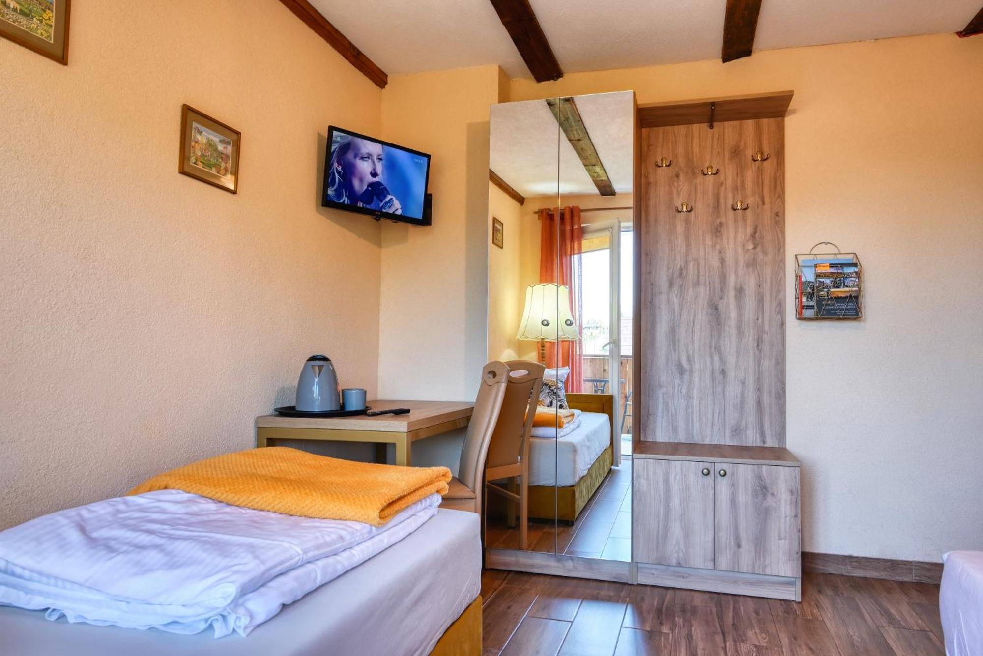 Osrodek Jagienka Zieleniec Bed & Breakfast Duszniki Zdroj Exterior photo